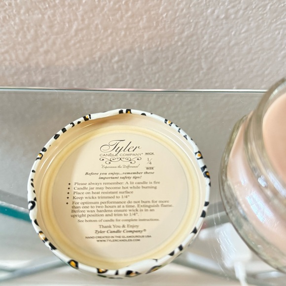 Tyler Candle Company Warm Sugar Cookie Candle New - Picture 2 of 4